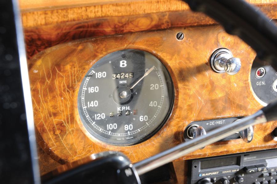 Панель приборов Bentley S1 Saloon 1958 года  (фото 7 из 12)